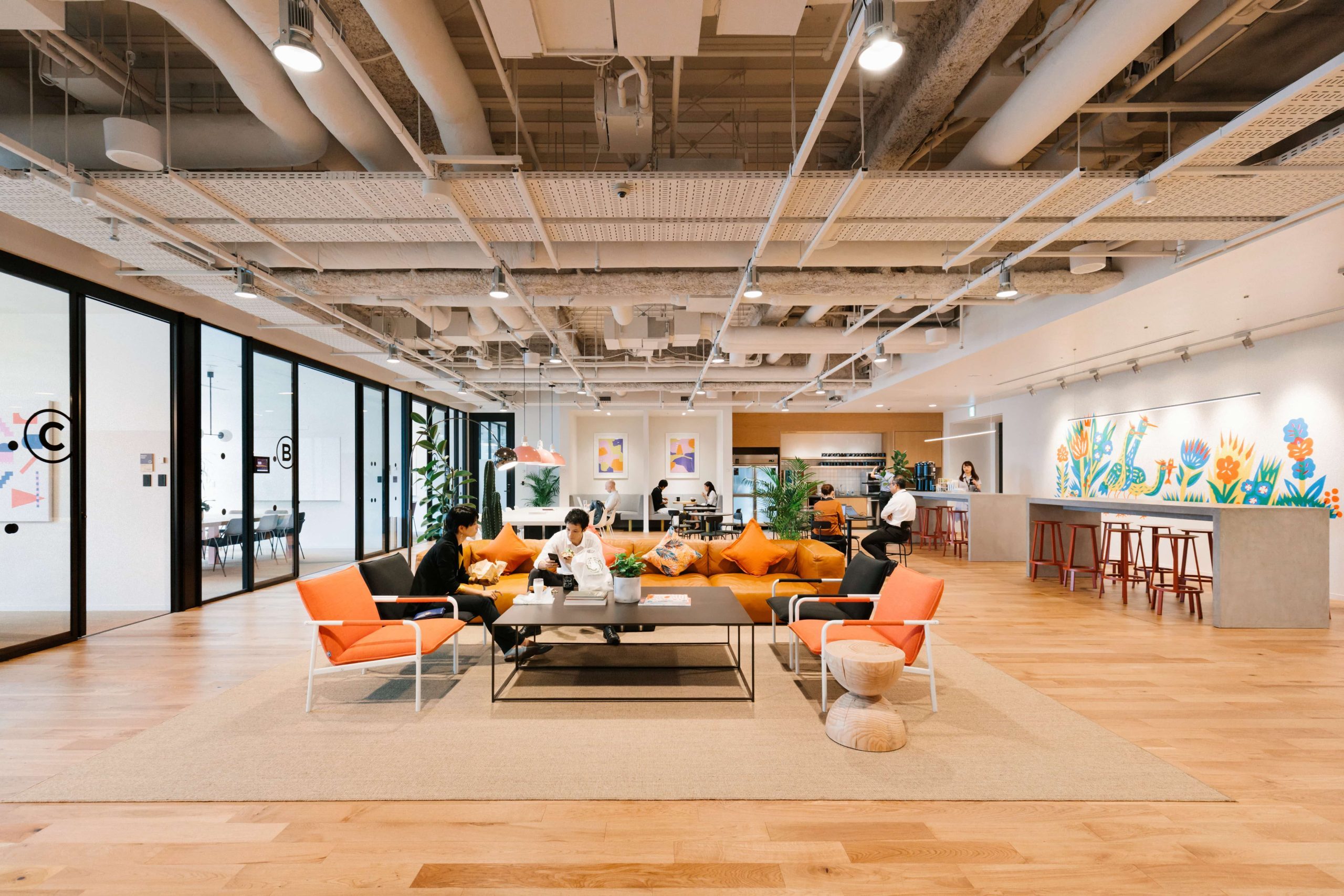 20180908 WeWork Hibiya Park Front - Common Areas - Wide-3-min WeWork日比谷パークフロントの写真