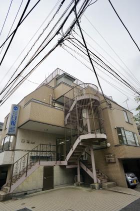 日報ビルの外観写真