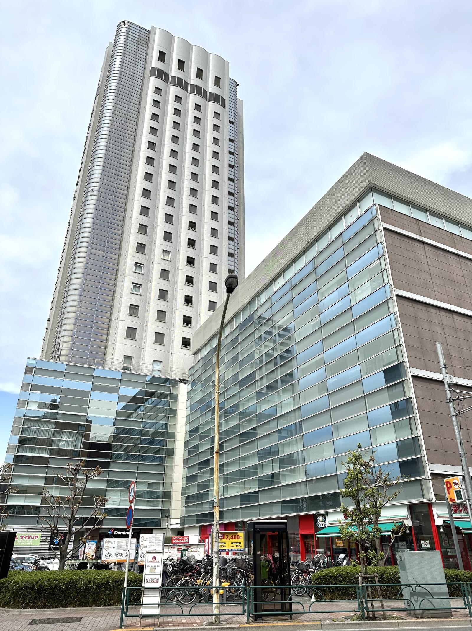 HUNDRED CIRCUS East Tower