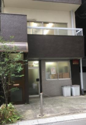 信栄ビルの外観写真