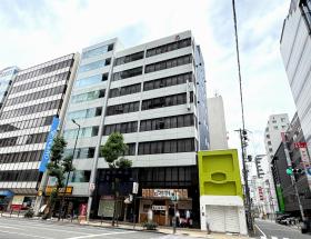 マエダ本社の外観写真